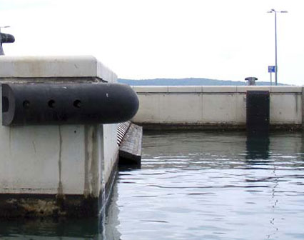 bulk photos of rubber molded dock fenders 2
